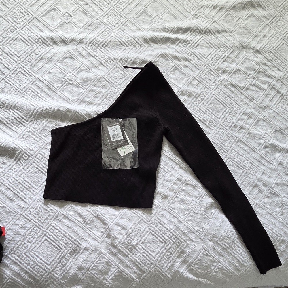 AN R + Alp N Rock One-Shoulder Black Top